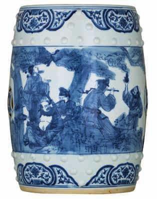 mark, H 25 cm 400-800 20 LOT 79 A Chinese blue and white vase