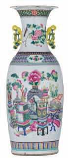 LOT 81 A lot of various Chinese Canton porcelain items, decorated with court scenes, birds and