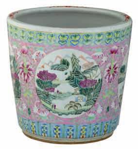 border, 18thC, H 38 cm 400-800 LOT 128 A Chinese porcelain bottle vase with cloisonné enamel