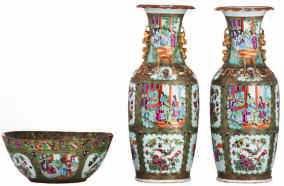 18thC, ø 22 cm LOT 319 A pair of Chinese porcelain vases with polychrome enamels,
