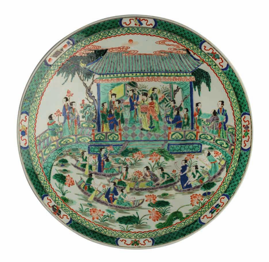 86 LOT 384 A large Chinese famille verte plate, decorated with an animated garden scene