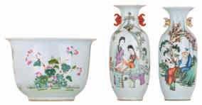 with animated scenes and dignitaries, H 52 cm 1500-2500 91 LOT 403 Three Chinese famille rose vases,