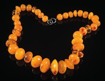 * 500-700 472 A large amber bead, single-string necklace with individually knotted, graduated round