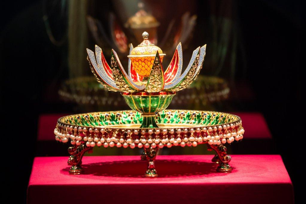 Splendours of the Subcontinent: A Prince s Tour of India 1875-6. an enamelled gold and diamond perfume holder, which opens like a lotus flower to reveal a hidden cup and cover.