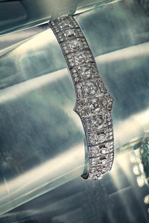 74 Lyon & Turnbull 206 An early 20th century diamond set bracelet of articulated design, the graduated rectangular panels each collet set with a central round cut