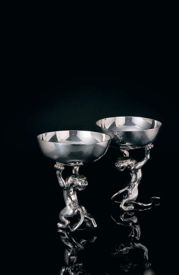 2083 ITALY A PAIR OF TOP QUALITY ART DECO FIGURAL SERVING DISH BOWLS CIRCA 1920 Each in the form of well-modeled keened leopards with scaled bodies, their front legs