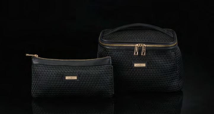 bag Color: Black 24 x 13 x 2 cm Quality: Knit Inside details: 1 long pocket Lining: Black w/ gold