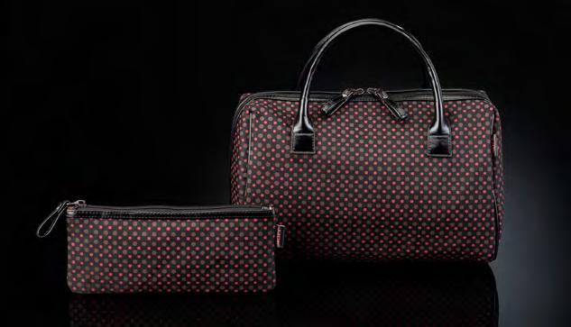 60762 Acorrini 60762 X-Large cosmetic bag Color: Black w/ dots 29 x 20 x 14 cm Quality: Nylon Inside details: 6 elastic pockets