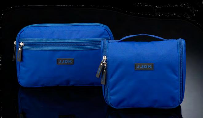 Cobalt blue 27 x 16 x 6 cm Quality: Nylon Inside details: 6 elastic pockets Lining: Black w/ cobalt