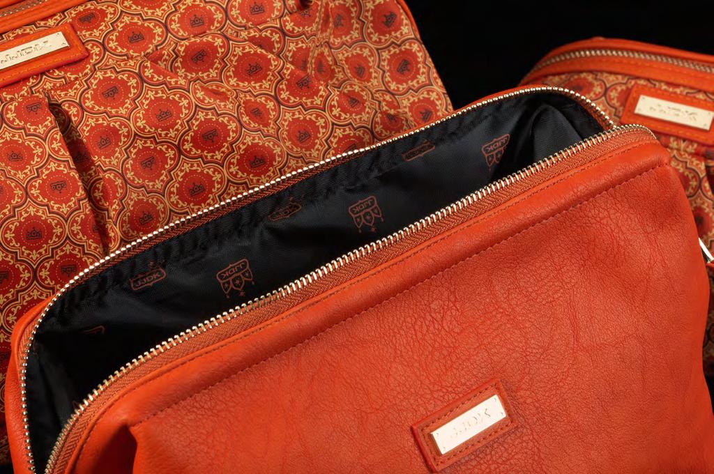 Marrakesh 60956 60956 Large cosmetic bag Color: Orange 31,5 x 19 x 13 cm Quality: Nylon Inside details: 6 large elastic pockets Lining: Beige