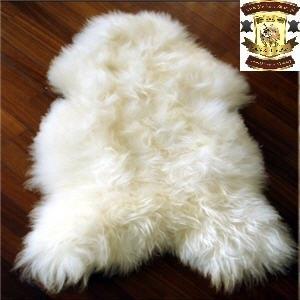 9.White Icelandic sheepskins : With straight or curly wool White Icelandic sheepskins are characterised by