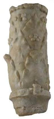 21 ANDELABRUM WITH PHYTOMORPHI RELIEF Palazzo Poli ollection Lower part of white marble shaft of