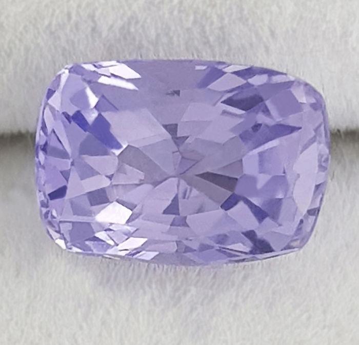 Certified natural gemstones of premium quality For our