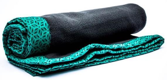 Blankets POLAR FLEECE TRIMMED WITH SHWESHWE. Polar fleece available in a variety of colours.