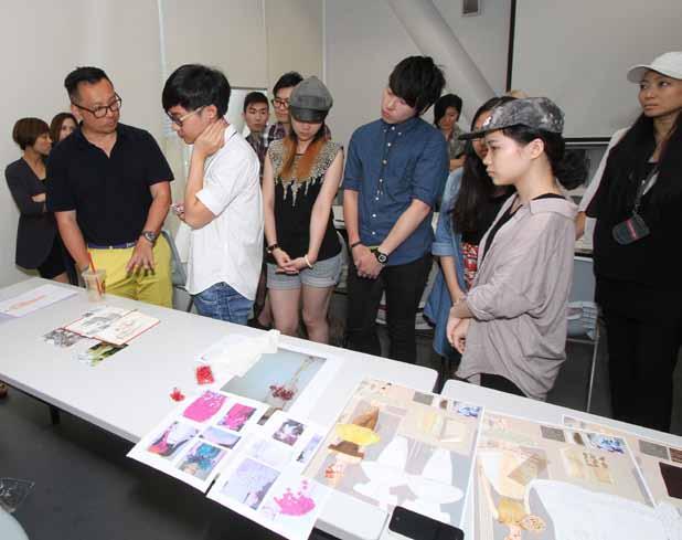 PEOPLE THIS PAGE Barney Cheng giving advice to students at a Sa Sa Ladies Purse Day workshop in July I see a dress from the perspective of its negative space, silhouette and proportion.