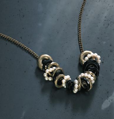 Shiny hematite-plated necklace with hoops made of