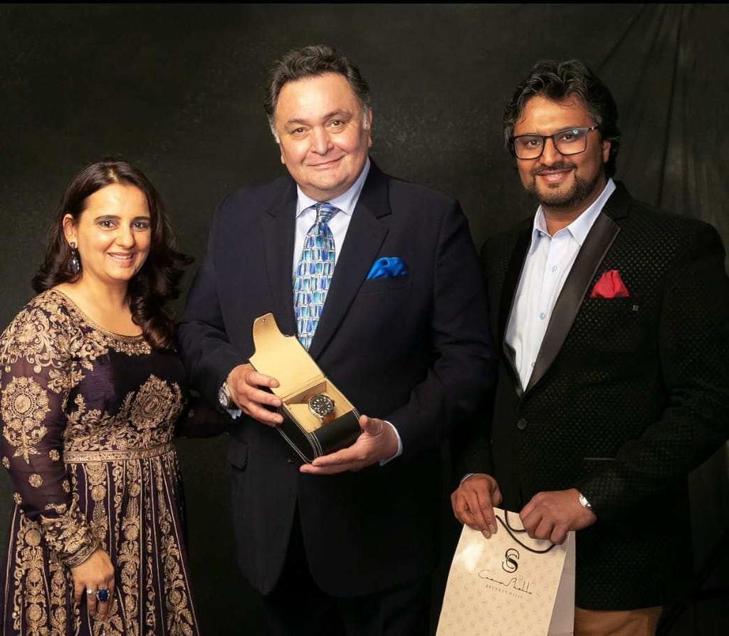 His paper bags used in IIFA awards.