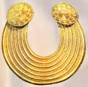 Gorgets After the lunula, the most spectacular ornaments of the Bronze Age are the gorgets from the late period.
