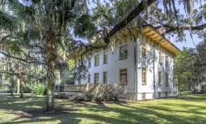 JEKYLL ISLAND ARTS ASSOCIATION Goodyear Cottage, Historic District Jekyll Island, Georgia May 2017 Newsletter MESSAGE FROM THE PRESIDENT Bonnie Householder GREAT NEWS!