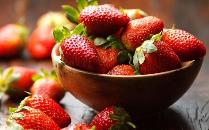 The Top 5 Foods for Health Happy Skin Strawberries Strawberries have more anti-aging vitamin C per serving than oranges or grapefruit.