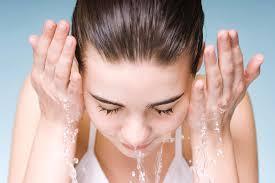 Dry Skin Do you have overly Dry Skin? Here are 5 tips to help you improve your dryness: Never wash with hot water Avoid hot showers, save the hot water for the frying pans!