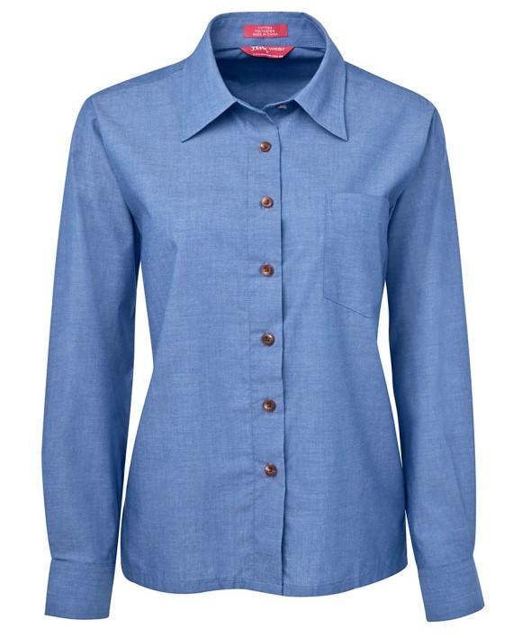 00 Chambray Shirt Classic fit 55% Cotton for comfort, 45% Polyester for