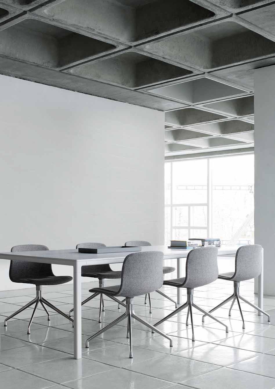 TABLE/ T12 DESIGN BY HAY CHAIR/