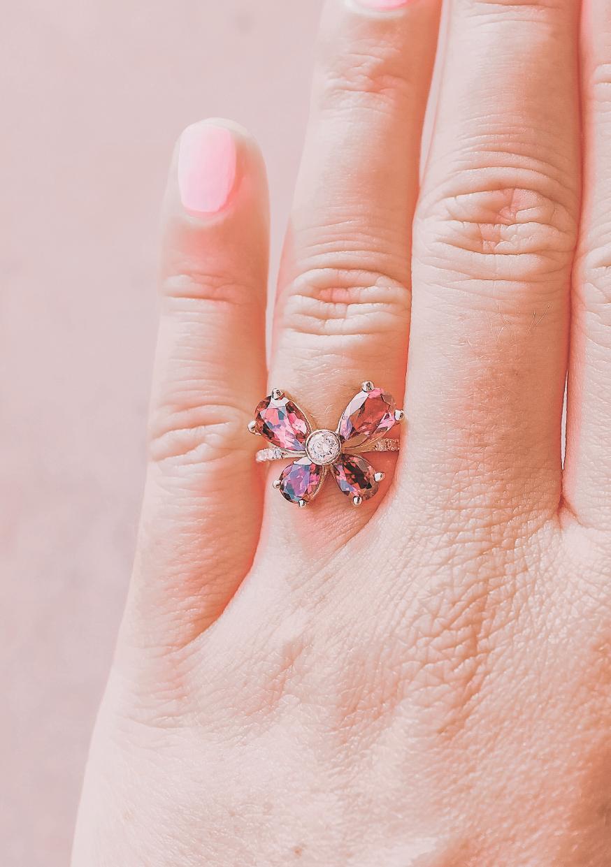 The Butterfly Ring 1 345,00 Rhodolite garnet is a mixture of two types of garnet: almandine and pyrope.