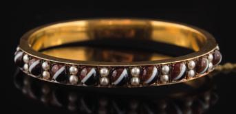 243 A 19th century banded agate bead and seed pearl hinged bangle with nine banded agate beads each approximately 5.