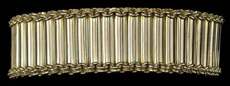 191 A BROAD BRACELET, the polished baton links between reeded belcher-link chain style borders, yellow precious metal, indistinct marks, bracelet length 18.5cm, weight 45gm.