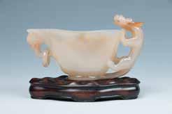 a fitted box. H: 10cm (pot and branch) Estimate CA$1,500 - CA$2,000 070 十九世纪玛瑙骑龙雕水洗 CARVED AGATE VESSEL, 19TH C.