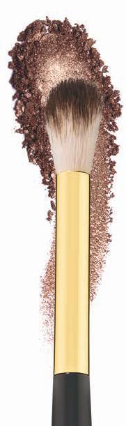 ONE STROKE APPLICATION ALL OVER SHADOW BRUSH MBR-550 A flat, soft brush perfect for applying